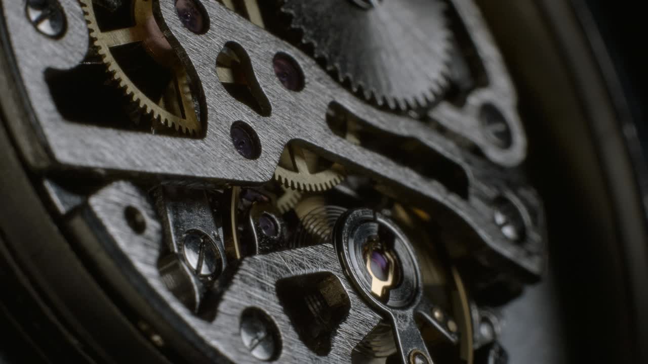 Rotující tourbillon hodinek, makro zpomalený záběr
