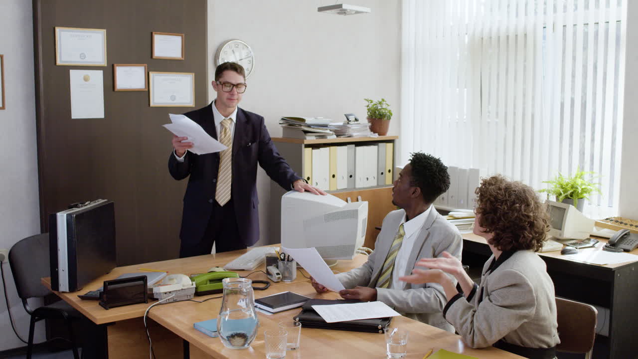 la oficina de la época.