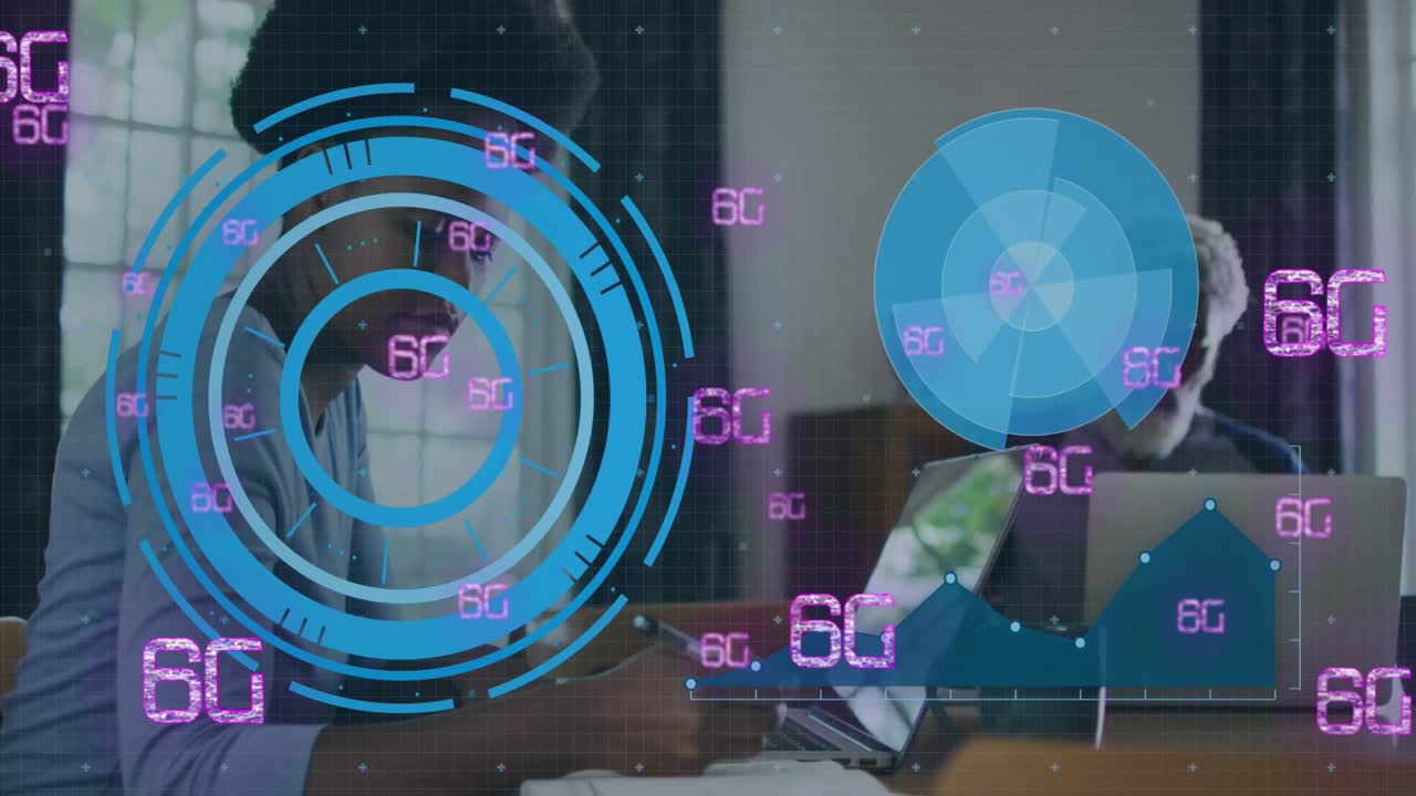 animación de escaneo de alcance con procesamiento de datos y 6g sobre mujer afroamericana usando computadora portátil