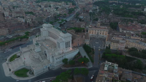 Vista-Aérea-Del-Altar-Monumental-De-La-Patria,-El-Campidoglio-Y-Los-Lugares-De-Interés-Turístico-Histórico-De-Los-Alrededores.-Roma,-Italia