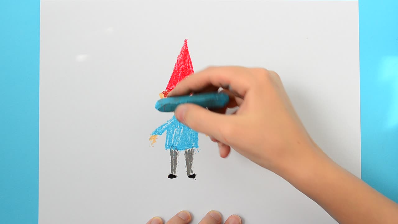 Disegna lo gnomo. Il bambino disegna l'immagine.
