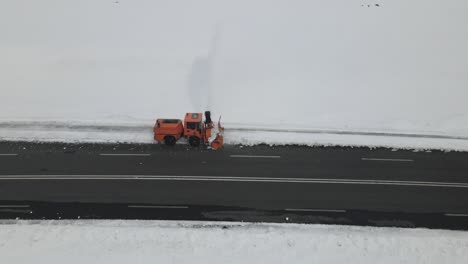 Schneefräse-Funktioniert-Auf-Der-Autobahn