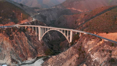 Puente-Bixby-Creek---Puente-Bixby-Canyon-Durante-La-Puesta-De-Sol-En-Big-Sur,-Monterey,-California