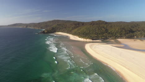 Breite-Rotierende-Drohnenaufnahme-Des-Sandbankstrandes-In-New-South-Wales,-Australien