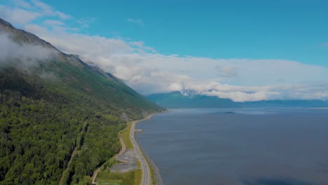 vídeo de drone em 4k da rodovia seward alaska ao longo do braço de retorno em velocidade 400x