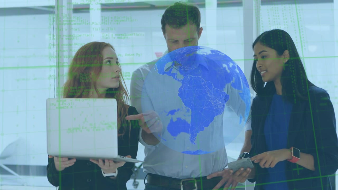 Animación de un globo terráqueo giratorio y procesamiento de datos sobre diversos colegas de oficina conversando en la oficina