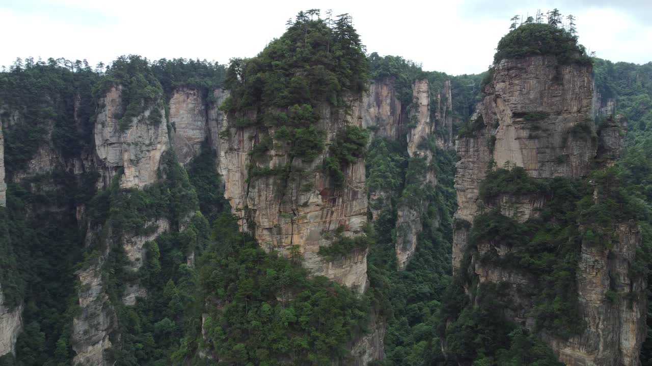 Zhangjiajie National Park &amp;quot;Hallelujah Mountains&amp;quot; From The Movie &amp;quot;Avatar&amp;quot; And &amp;quot;Transformers