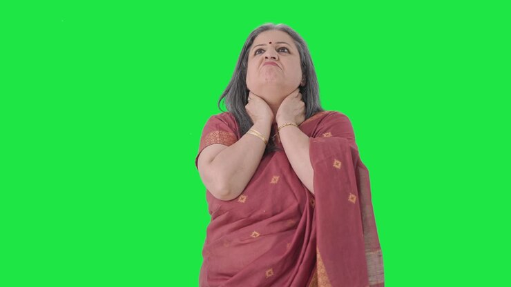 anciana india enferma que sufre de dolor en el cuello pantalla verde