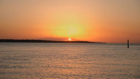 puesta de sol, bahía de moreton, isla de stradbroke del norte, australia