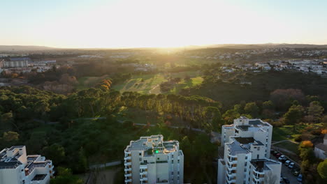 la mosson se encuentra orgullosa en el paisaje de montpellier.
