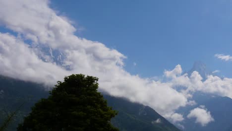 Timelapse-of-Clouds-moving-over-Snowy-Peaks-in-The-Annapurna-Himalaya,-Machapuchare,-Nepal