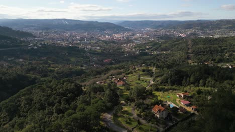 Mirador-De-Santomé-En-La-Ciudad-De-Ourense,-Galicia---Vista-Aérea-De-Descenso