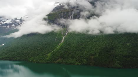 Lovatnet-See-Schöne-Natur-Norwegen.