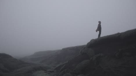 Silhouette-in-abandoned-icelandic-canyon-in-a-foggy,-moody,-dramatic-landscape