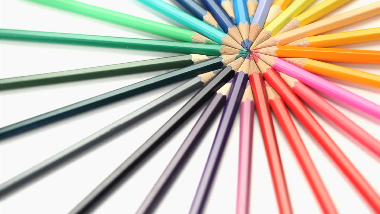 lápices de color en rotación