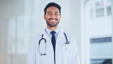 Profesional-Médico-Masculino-Que-Muestra-Una-Señal