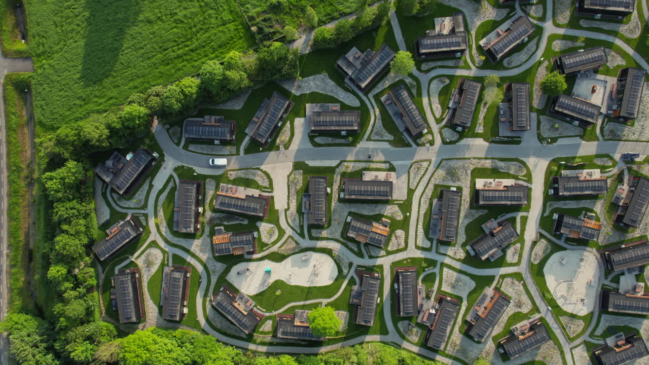 roompot 해변 리조트 brouwersdam, scharendijke, 네덜란드의 지속 가능한 휴양 공원 사이의 도로에서 자동차 운전