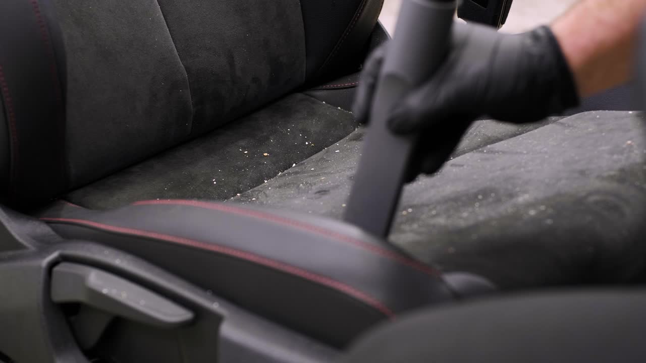 limpieza profesional de automóviles. lavado de sars. limpieza en seco y detallado de la cabina. limpiación profunda de la carrocería, limpieza de asientos. limpia de espuma en el lavado de coches. limpia del panel del automóvil del polvo. una aspiradora