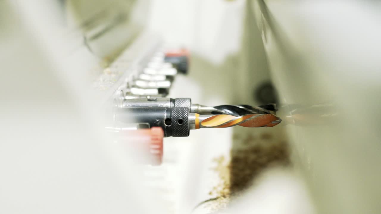 máquina de carpintería en funcionamiento