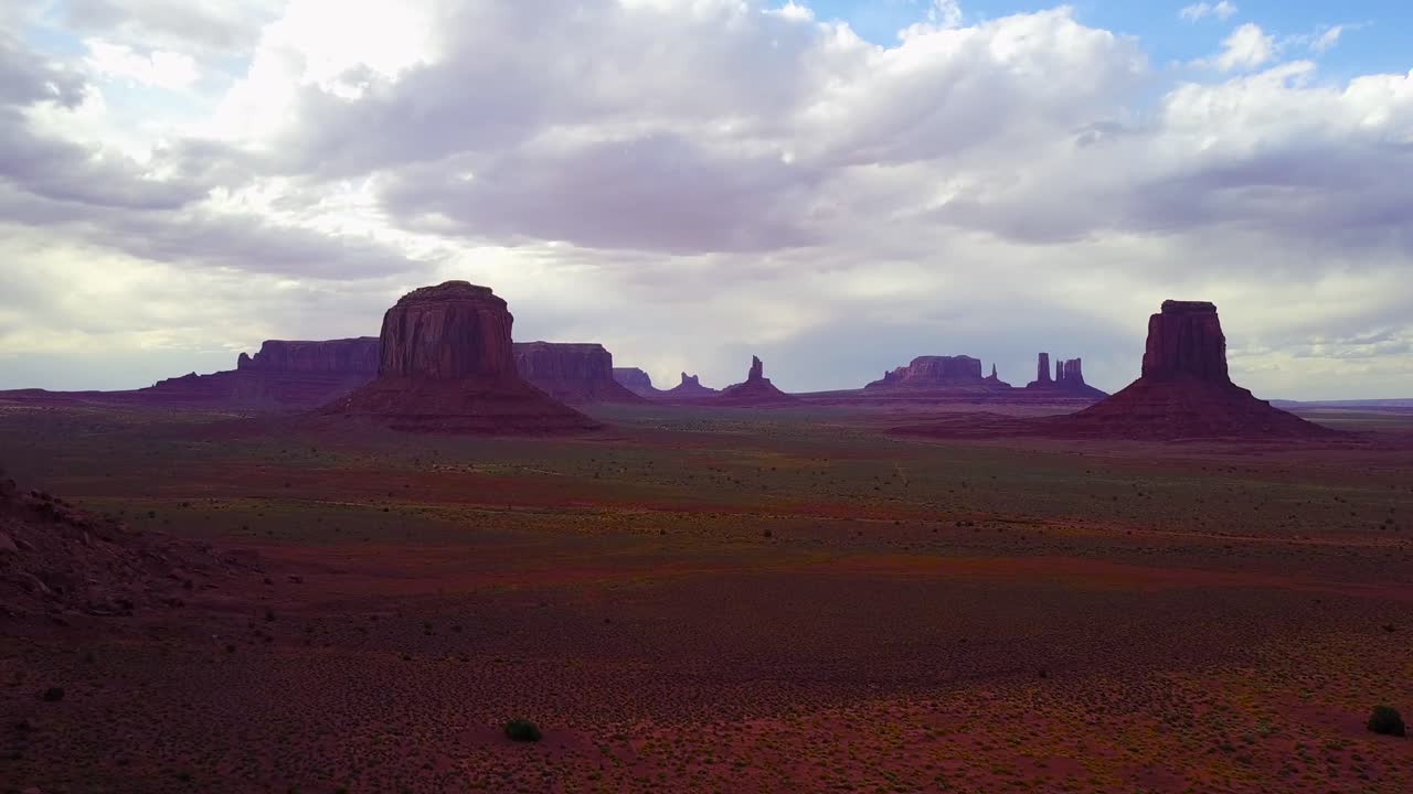 항공은 모뉴먼트 밸리 유타의 버트를 보여줍니다