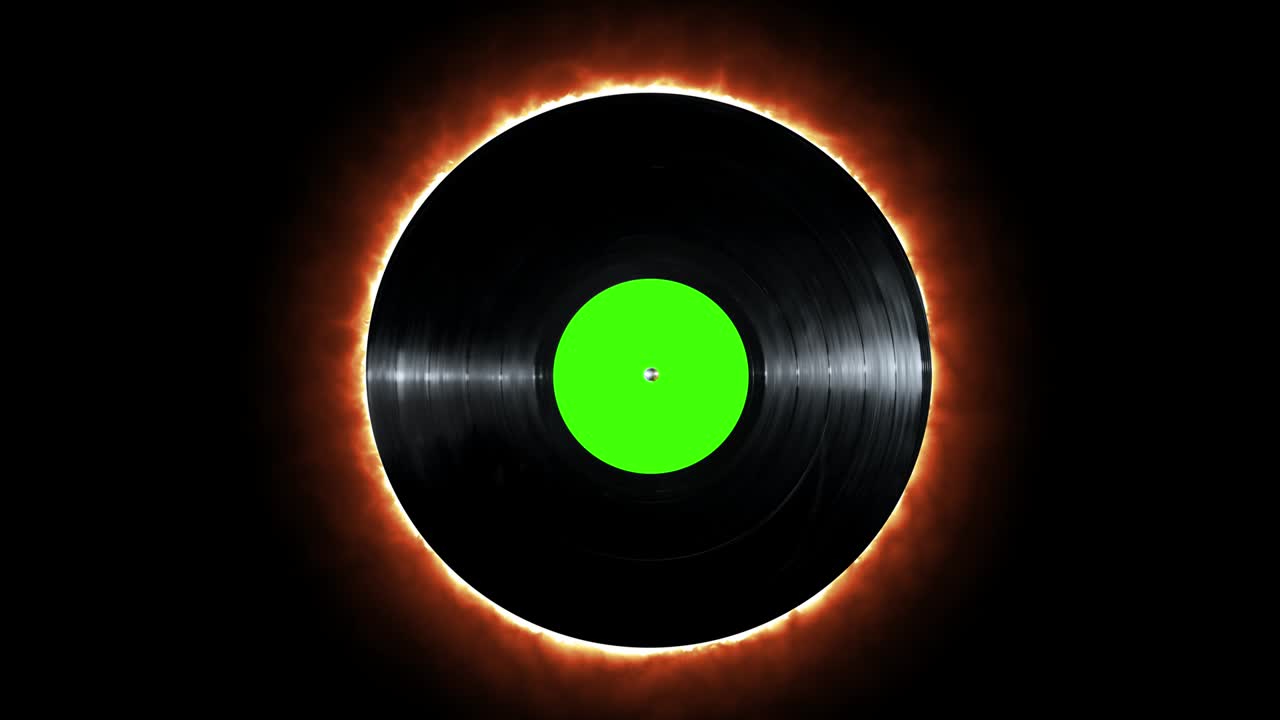 녹색 모방 스티커와 함께 반이는 네온 라인 비닐 디스크 검은 바탕에 고립 된 회전