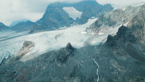 Fellaria-Gletscher-In-Den-Alpen-Von-Oben-Im-Frühling