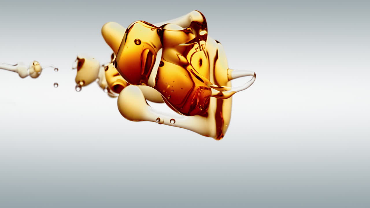 흰색 그라데이션 배경에 정제된 물에 격리된 주황색 금색 윤활유 거품과 유체 모양