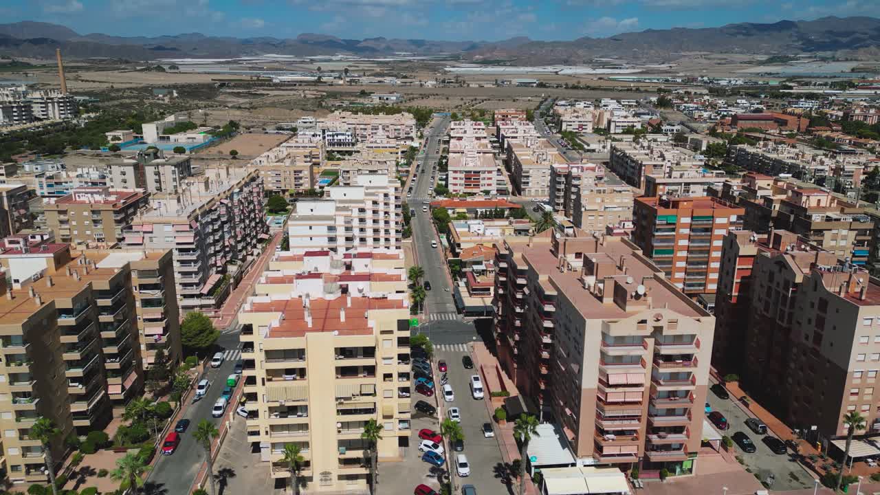 Vista aérea, comunidades espanholas, fileiras de casas, edifícios da vizinhança