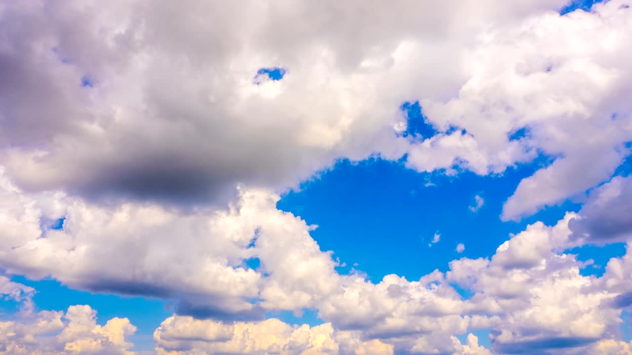 고속 도로에 대한 광고판 녹색 화면. 타임 스