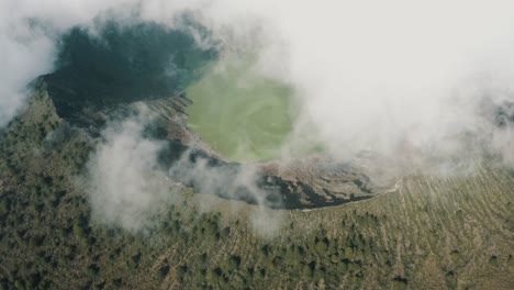 Clouds-Over-Crater-Lake-Of-Chichonal,-An-Active-Volcano-In-Chiapas,-Mexico