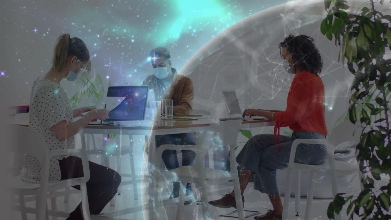 animación de la red de conexiones con el mundo a través de diversas personas de negocios con máscaras faciales