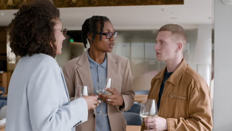 friends enjoying drinks at a cafe