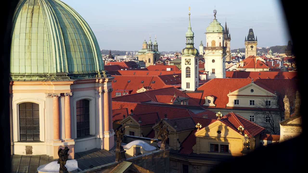프라하 의 옛 도시 다리 에서 위쪽 에서 볼 수 있는 모습
