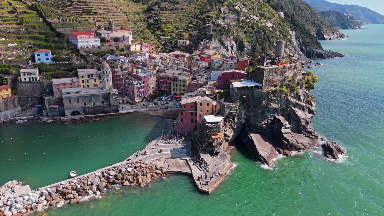 Vernazza, Cinque Terre, Italy, scenic coastal village with colorful buildings by the sea