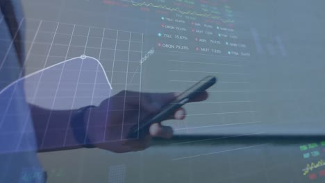 animación del procesamiento de datos sobre el hombre utilizando un teléfono inteligente