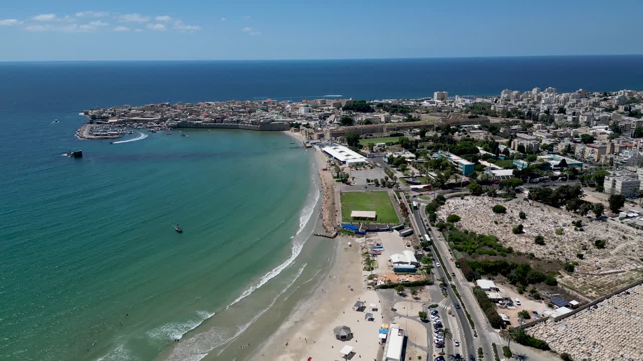 hermoso video panorámico de drones de 4k de la ciudad de acre- norte de israel durante el verano