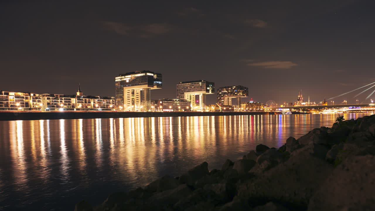 부드럽게 위로 움직이는 kranhäuser의 타임랩스