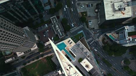 Swimmingpool-Auf-Dem-Dach-Eines-Wolkenkratzers-In-Buckhead,-Atlanta-City