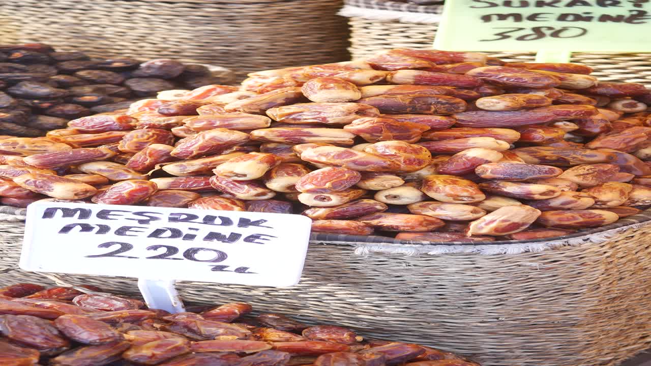 Medjool Dates for Sale in Medina Market