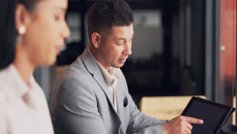 Geschäftsleute,-Meeting-Und-Tablet-Zur-Beratung