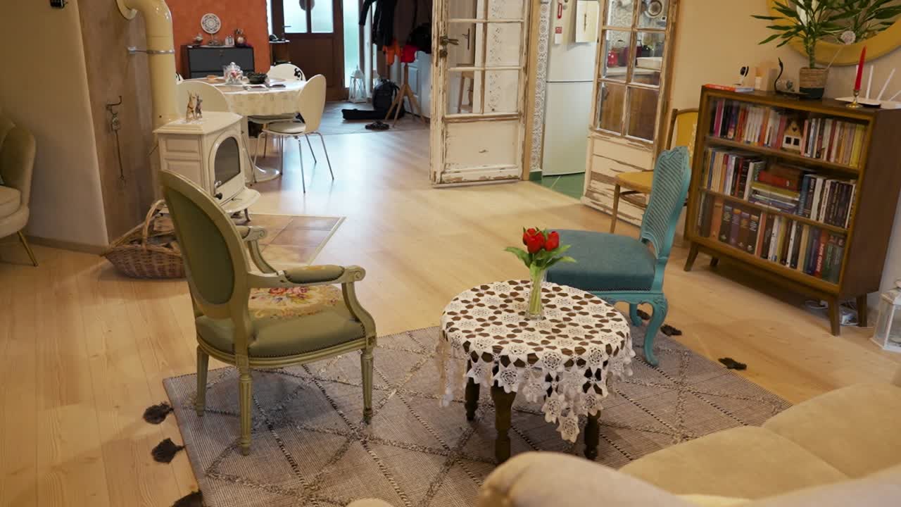 sala de estar acogedora con muebles y decoración vintage