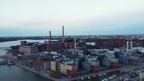 arquitectura en el paseo marítimo de la bahía de la hierba de helsinki en finlandia