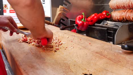 comida callejera turca: cocinar doner kebab