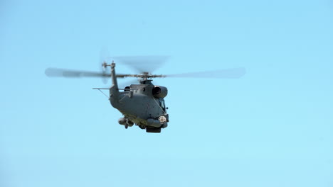 helicóptero gira 360 en el aire, aerobáltico, gdynia, polonia