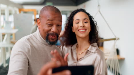 Selfie,-friends-and-peace-with-a-black-business