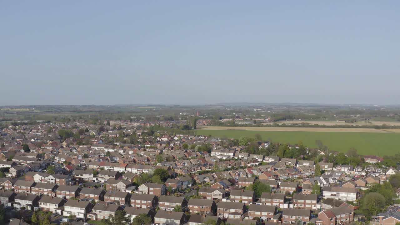 una vista aérea de urbanizaciones inglesas en merseyside