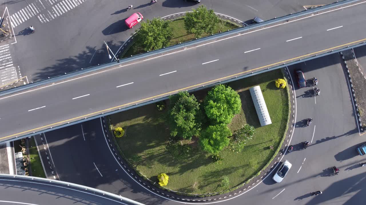 족자카르타의 이드 알피트르 전 고속도로의 분위기