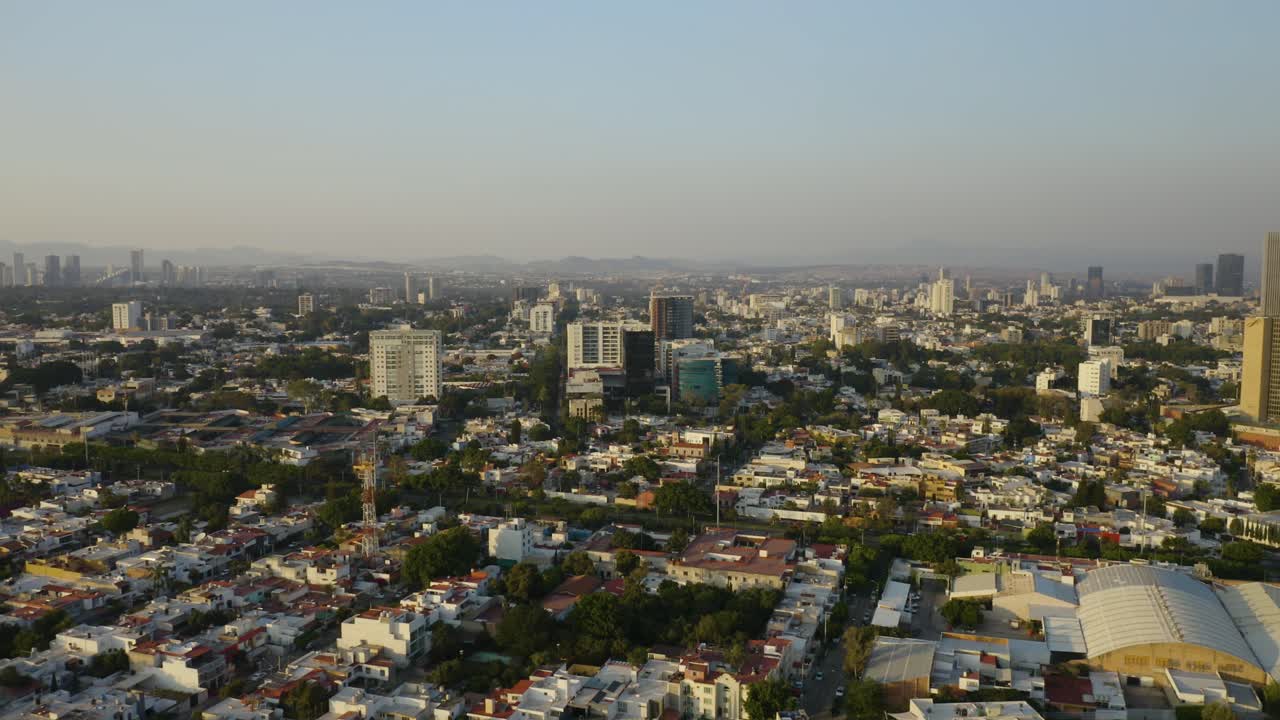 vista de pájaro de la ciudad de guadalajara, jalisco, méxico