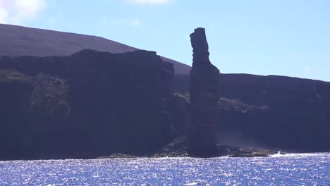 el viejo de hoy formación rocosa en las islas orkney de gran bretaña