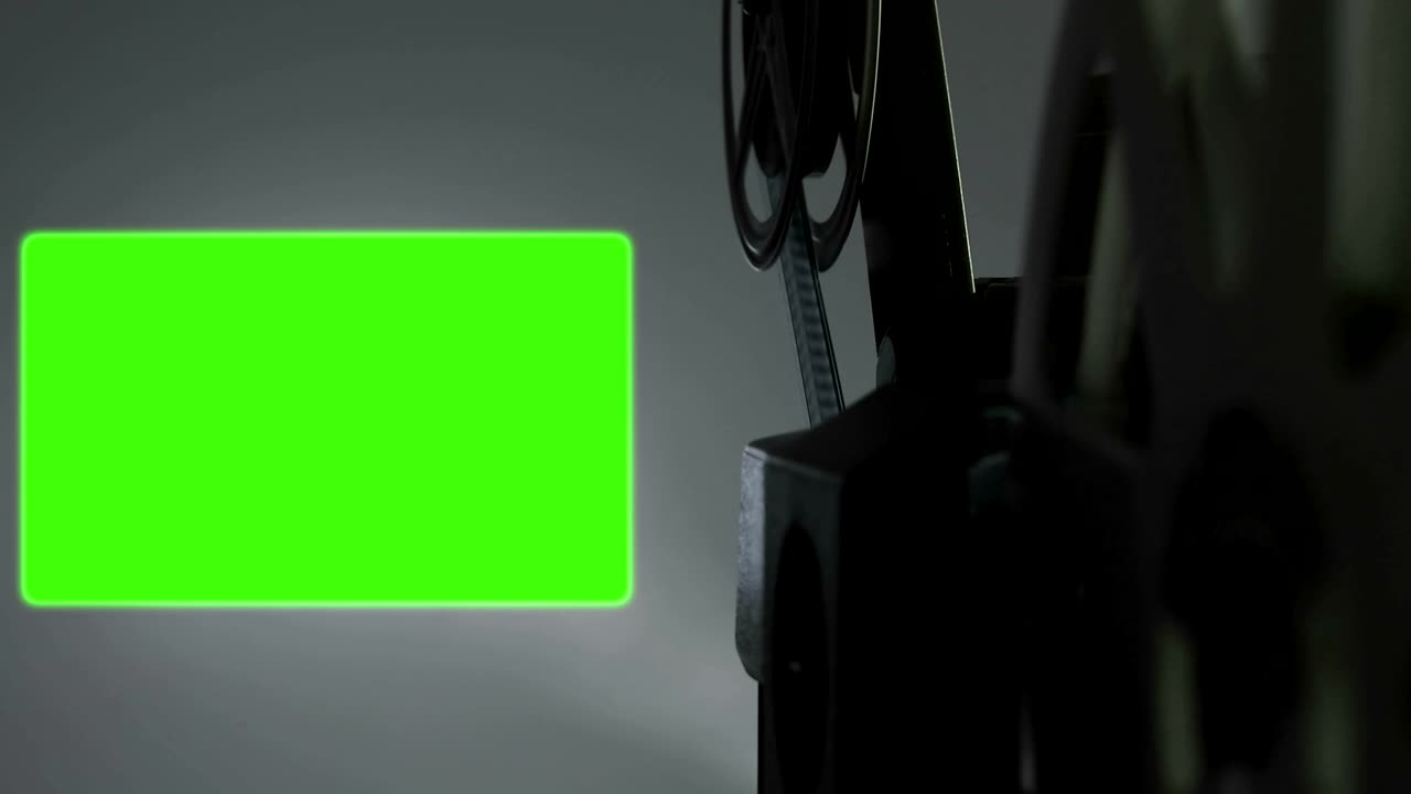 proyector de películas viejas con relación de aspecto 16 x 9 clave de croma fondo de pantalla verde y efecto parpadeo, estilo vintage